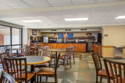 Comfort Inn at Thousand Hills - image 14