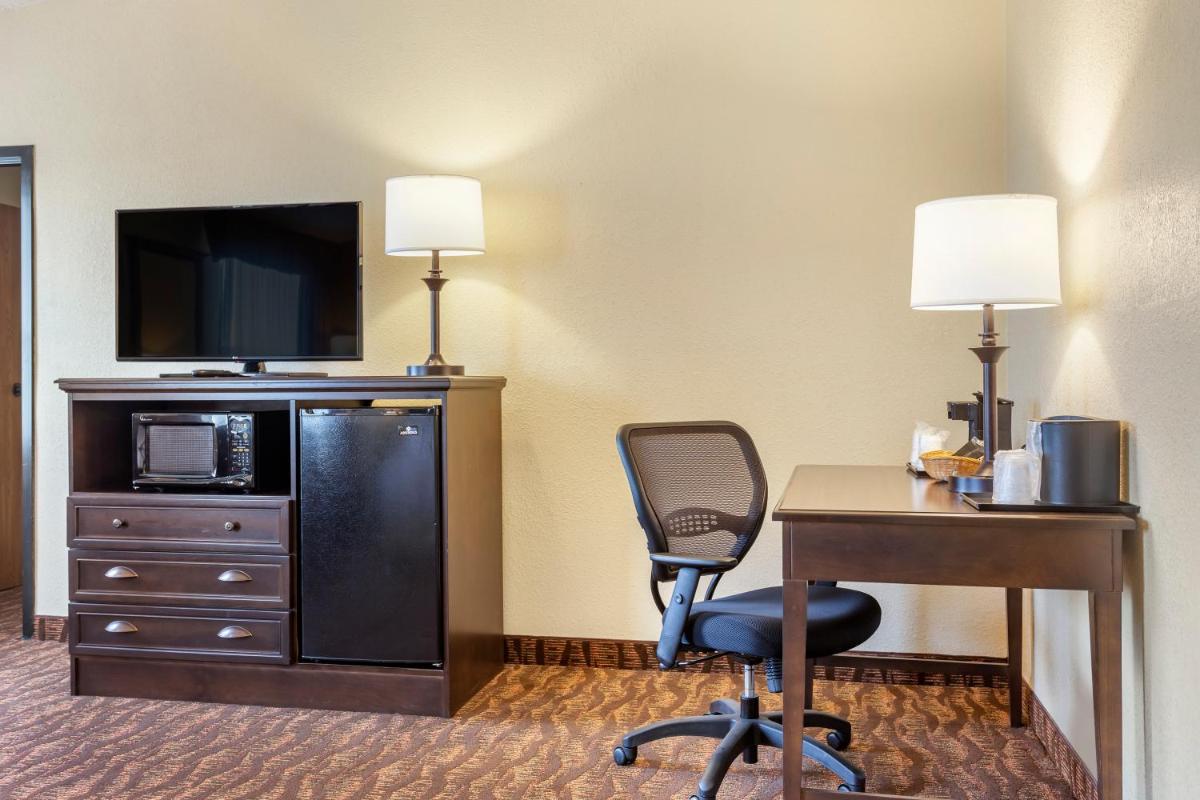 Comfort Inn at Thousand Hills - image 2