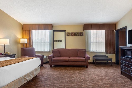 Comfort Inn at Thousand Hills - image 3