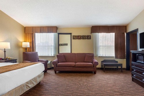 Comfort Inn at Thousand Hills - image 5