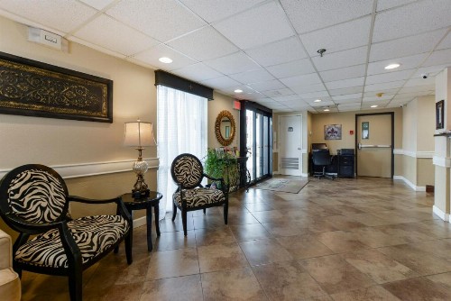 Grand View Inn & Suites - image 13
