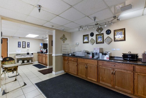 Grand View Inn & Suites - image 14