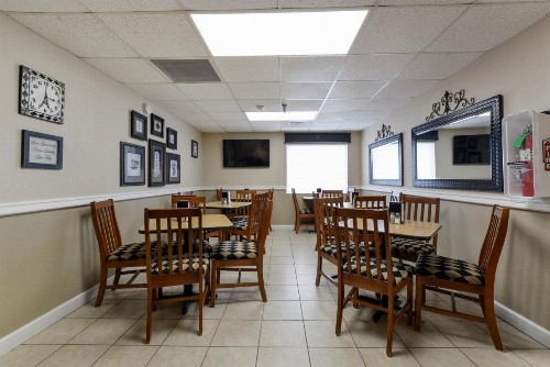 Grand View Inn & Suites - image 16