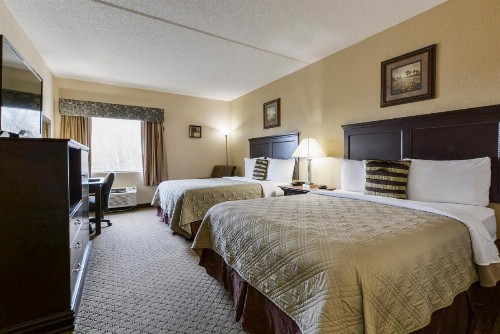 Grand View Inn & Suites - image 17