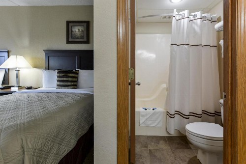 Grand View Inn & Suites - image 19
