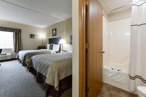 Grand View Inn & Suites - image 20