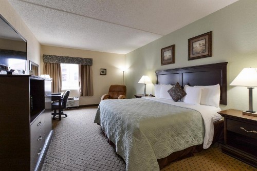 Grand View Inn & Suites - image 21