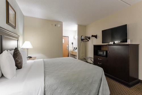 Grand View Inn & Suites - image 22
