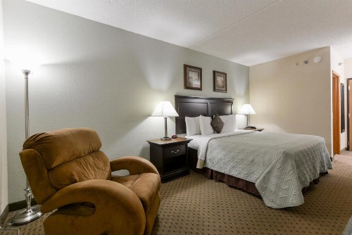 Grand View Inn & Suites - image 23