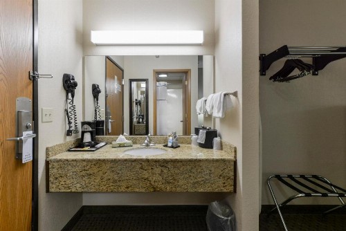 Grand View Inn & Suites - image 24