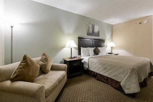 Grand View Inn & Suites - image 25