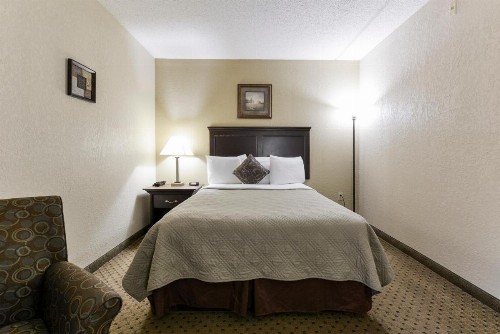 Grand View Inn & Suites - image 27