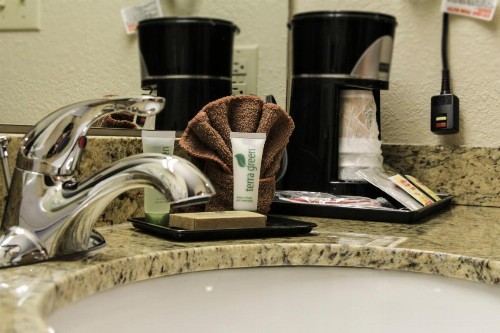 Grand View Inn & Suites - image 30