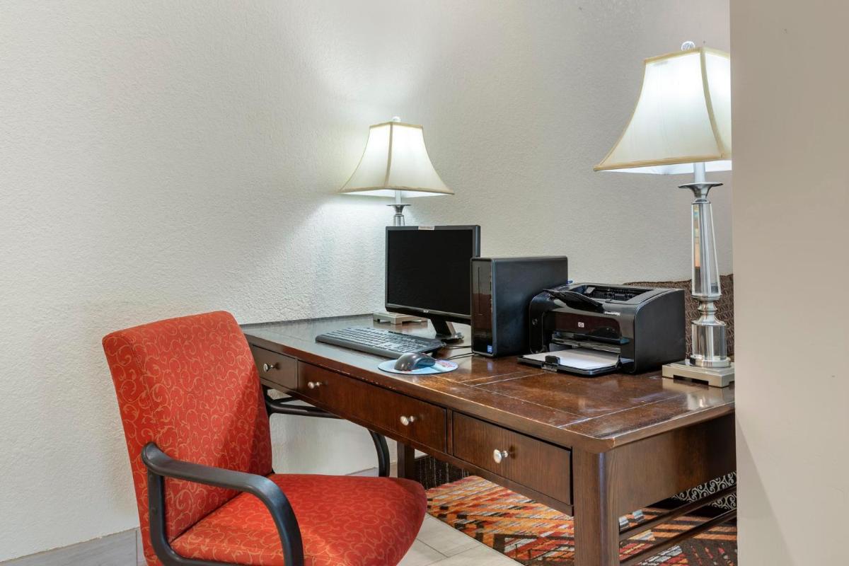 Holiday Inn Express Branson- Green Mountain Drive an IHG Hotel - image 2