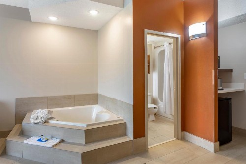 Holiday Inn Express Branson- Green Mountain Drive an IHG Hotel - image 9