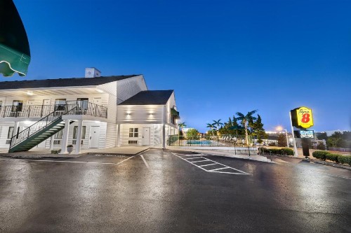 Lynina Inn - image 21
