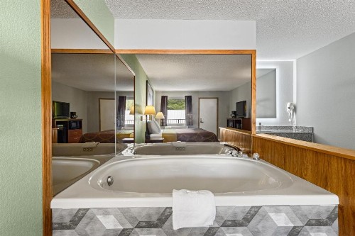 Lynina Inn - image 23