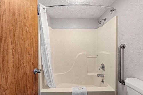 Lynina Inn - image 29