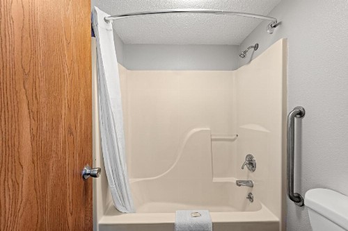 Lynina Inn - image 41