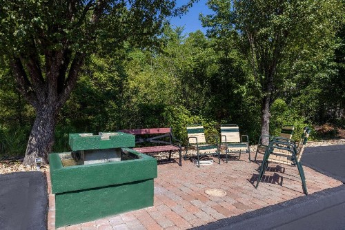 Lynina Inn - image 42