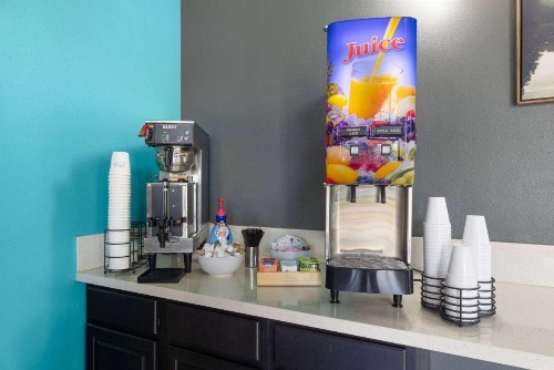 Econo Lodge Branson at Thousand Hills - image 11