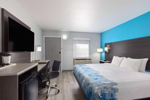 Econo Lodge Branson at Thousand Hills - image 19