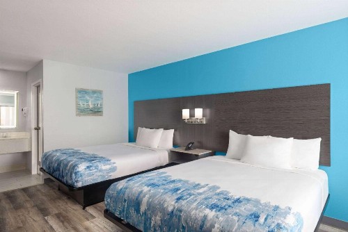 Econo Lodge Branson at Thousand Hills - image 22