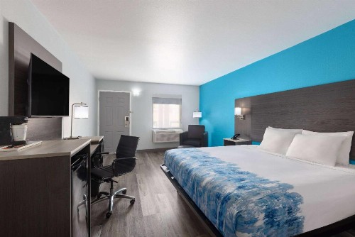 Econo Lodge Branson at Thousand Hills - image 25