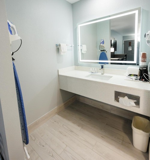 Econo Lodge Branson at Thousand Hills - image 34