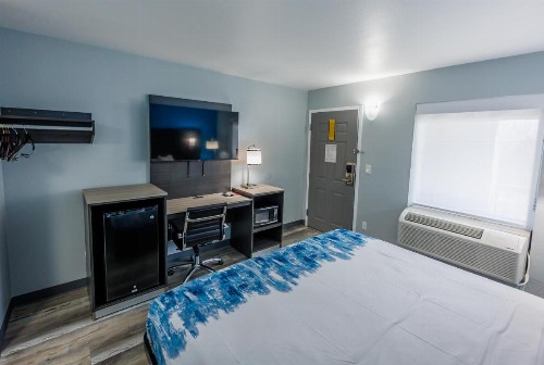Econo Lodge Branson at Thousand Hills - image 35