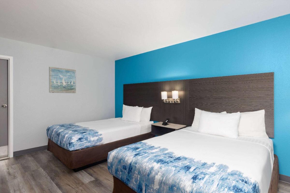 Econo Lodge Branson at Thousand Hills - image 4