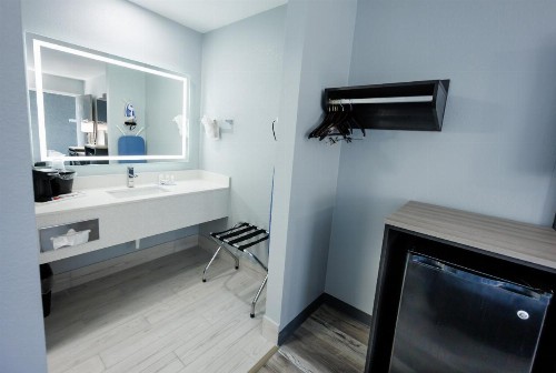 Econo Lodge Branson at Thousand Hills - image 47