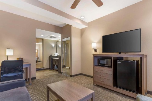 Best Western Plus Landing View Inn & Suites - image 22