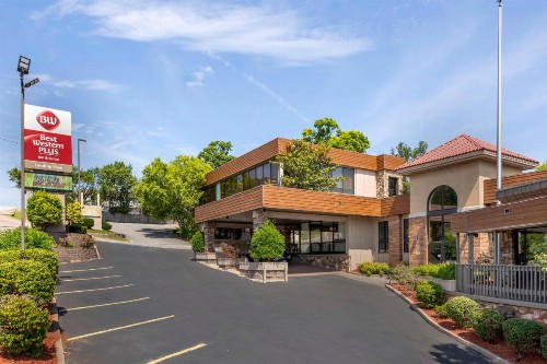 Best Western Plus Landing View Inn & Suites - image 25