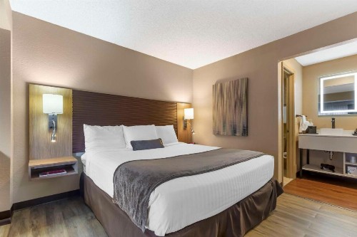 Best Western Plus Landing View Inn & Suites - image 26