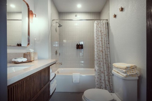 Fall Creek Inn & Suites - image 5