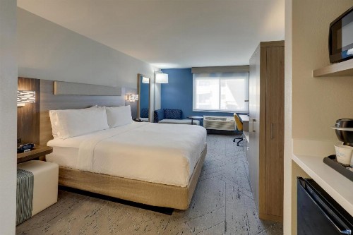 Holiday Inn Express Hotel & Suites Branson 76 Central an IHG Hotel - image 10