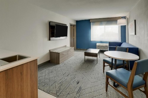 Holiday Inn Express Hotel & Suites Branson 76 Central an IHG Hotel - image 14