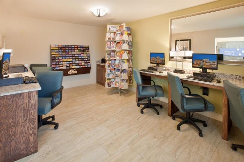 Holiday Inn Express Hotel & Suites Branson 76 Central an IHG Hotel - image 22