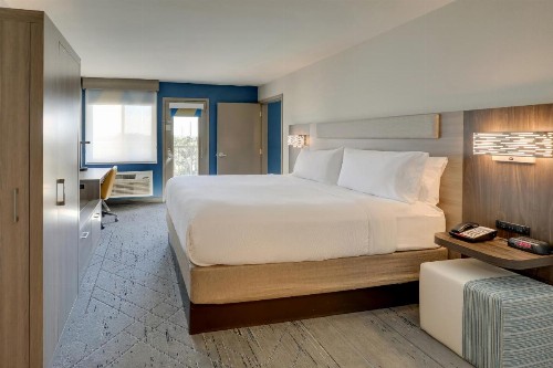 Holiday Inn Express Hotel & Suites Branson 76 Central an IHG Hotel - image 27