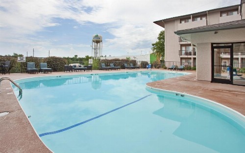 Holiday Inn Express Hotel & Suites Branson 76 Central an IHG Hotel - image 28