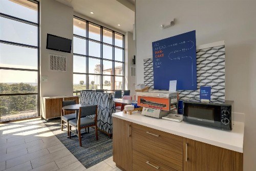 Holiday Inn Express Hotel & Suites Branson 76 Central an IHG Hotel - image 31