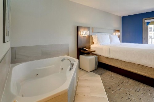 Holiday Inn Express Hotel & Suites Branson 76 Central an IHG Hotel - image 32