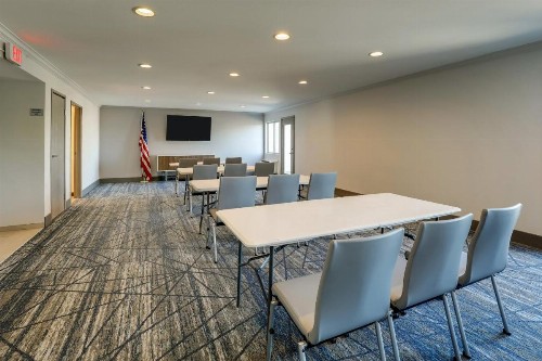Holiday Inn Express Hotel & Suites Branson 76 Central an IHG Hotel - image 37