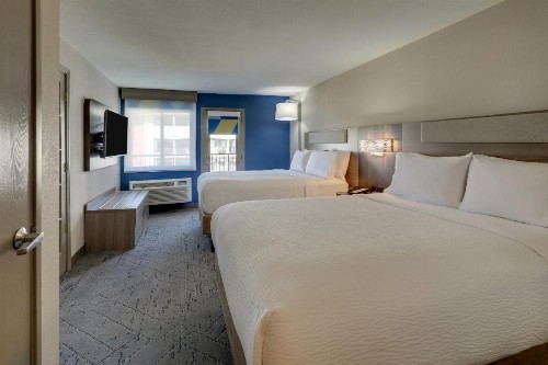 Holiday Inn Express Hotel & Suites Branson 76 Central an IHG Hotel - image 39