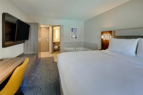 Holiday Inn Express Hotel & Suites Branson 76 Central an IHG Hotel - image 41
