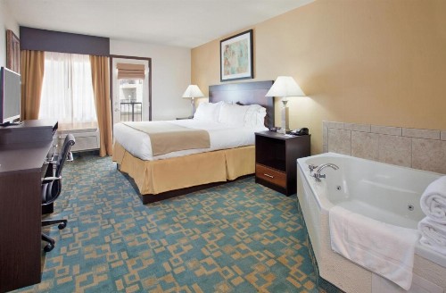 Holiday Inn Express Hotel & Suites Branson 76 Central an IHG Hotel - image 47