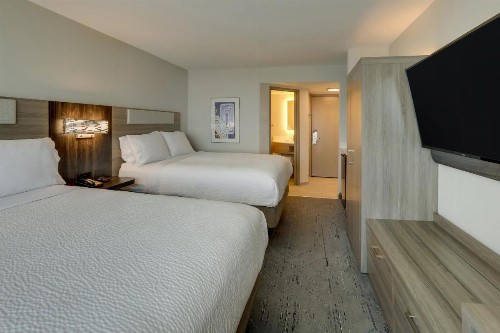 Holiday Inn Express Hotel & Suites Branson 76 Central an IHG Hotel - image 50