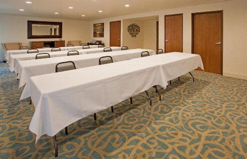 Holiday Inn Express Hotel & Suites Branson 76 Central an IHG Hotel - image 5