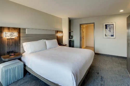 Holiday Inn Express Hotel & Suites Branson 76 Central an IHG Hotel - image 7